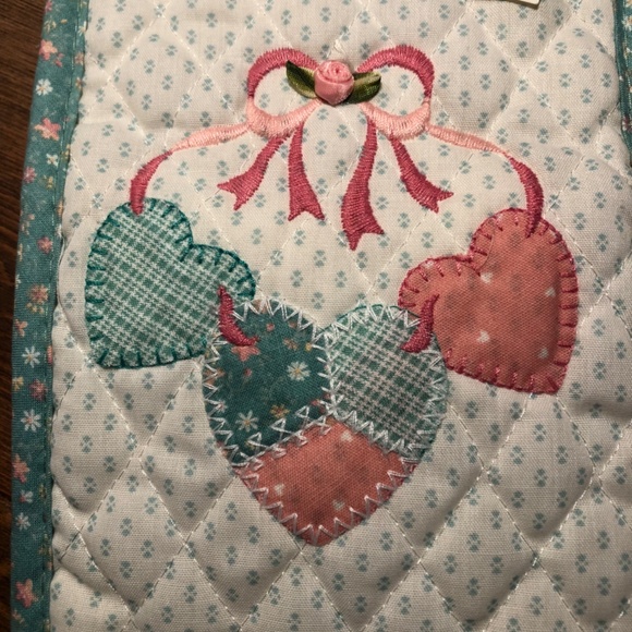 Victorian Hearts Kitchen Towels & Two Oven Mitts + HomeSweetHome Potholders - Picture 10 of 11